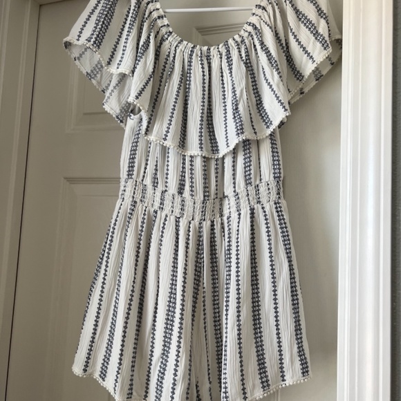 Lulu’s White Print Off-the-Shoulder Romper, size Medium, Color White - Picture 4 of 4